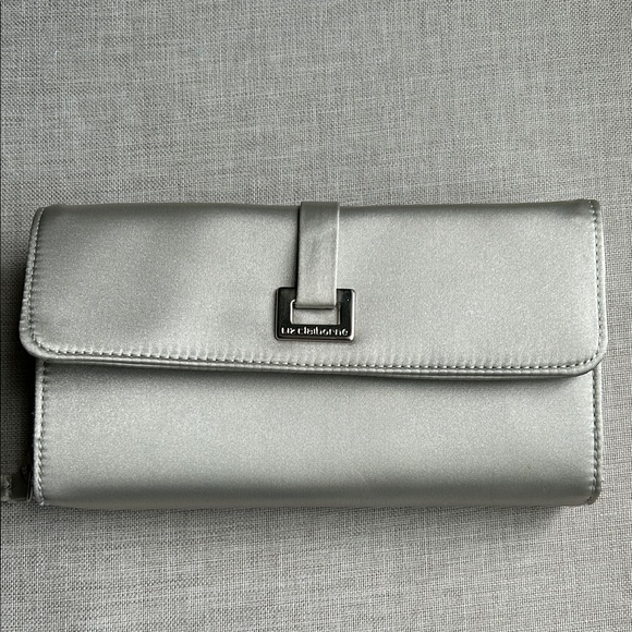 Liz Claiborne Rare Silver Clutch Metallic Wallet Clutch New - Picture 1 of 9